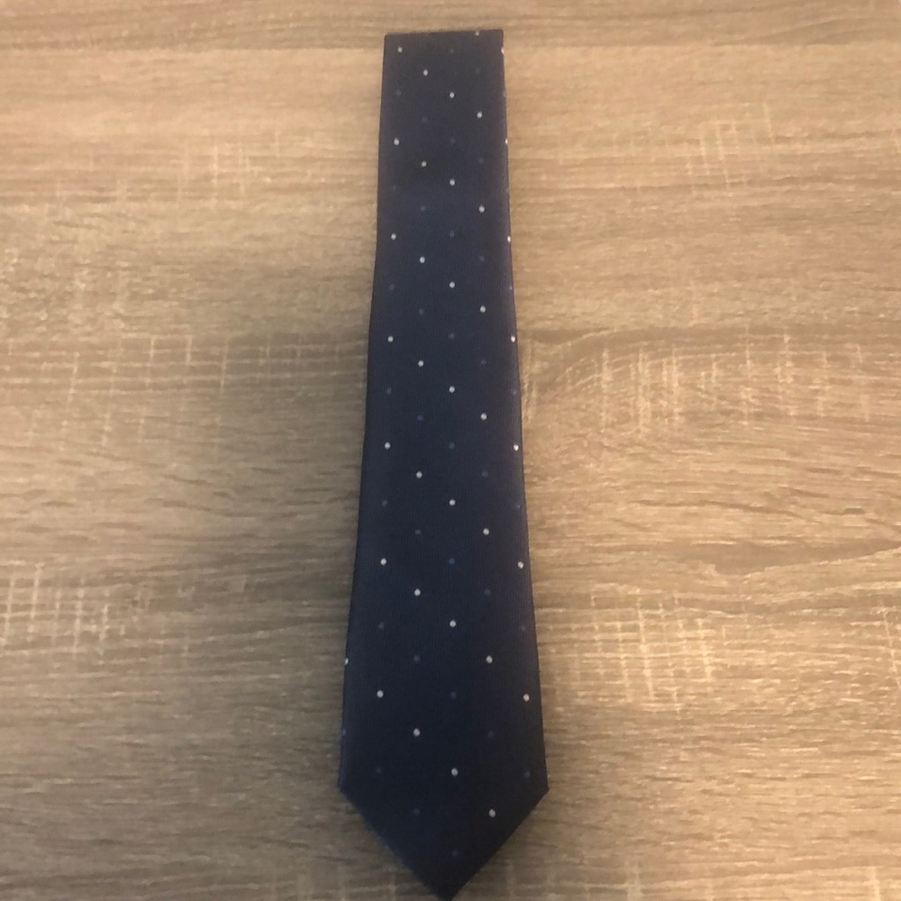 Brand new men’s tie. Never worn.